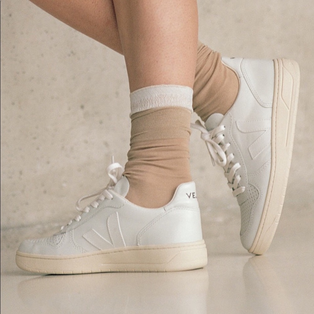 Veja V10 All White
